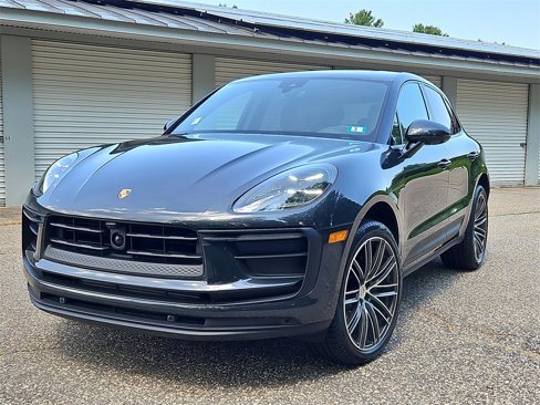 Used 2024 Porsche Macan image 1