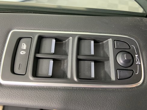 Used 2017 Jaguar F-PACE Premium image 31
