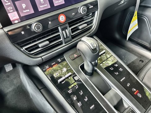 New 2026 Porsche Macan image 23
