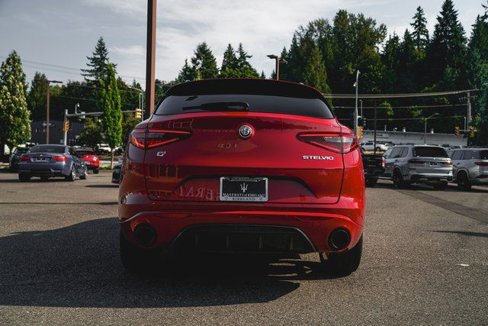 Used 2022 Alfa Romeo Stelvio Veloce image 11