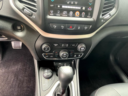 Used 2018 Jeep Cherokee Trailhawk w/ Quick Order Package 27L image 24