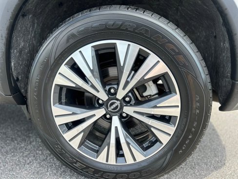 Used 2023 Nissan Rogue SV image 16