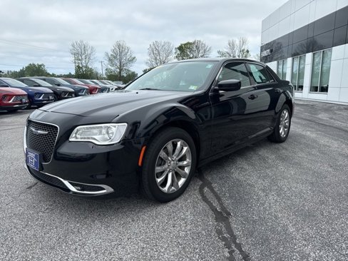 Used 2015 Chrysler 300 Limited image 3
