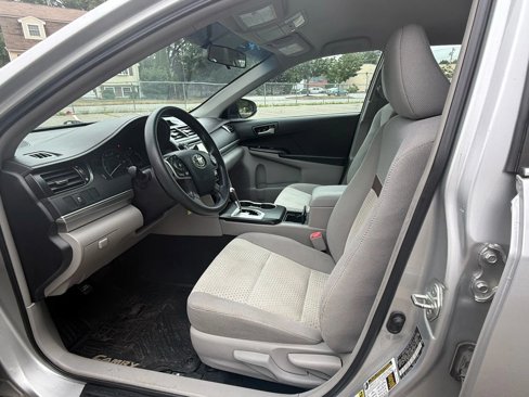 Used 2012 Toyota Camry L image 14