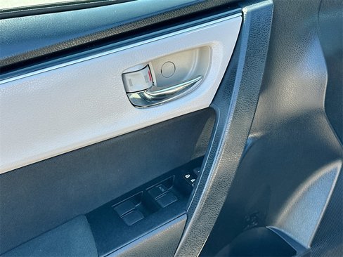 Used 2017 Toyota Corolla SE image 14