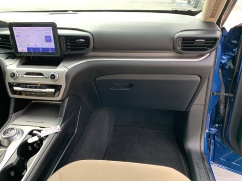 Used 2022 Ford Explorer XLT image 15