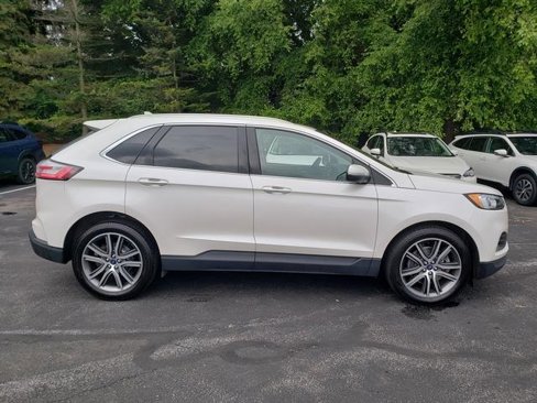 Used 2019 Ford Edge Titanium image 2