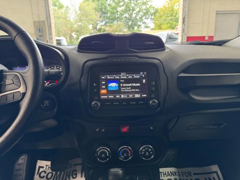 Used 2017 Jeep Renegade Trailhawk image 39