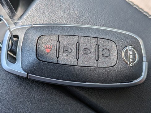 Used 2023 Nissan Rogue SV image 30