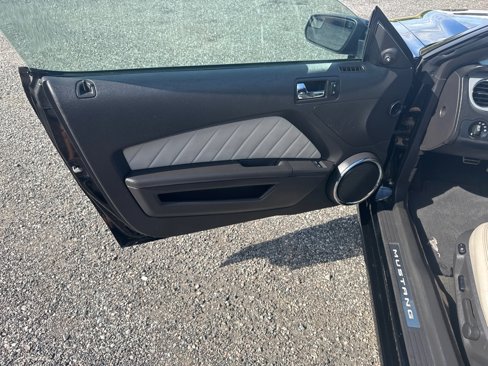 Used 2013 Ford Mustang Premium image 21