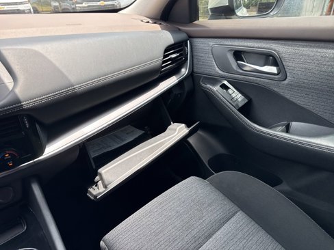 Used 2021 Nissan Rogue SV image 22