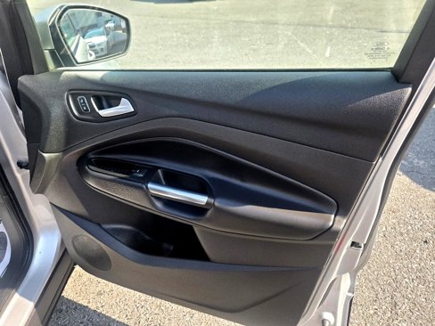 Used 2017 Ford Escape SE image 28