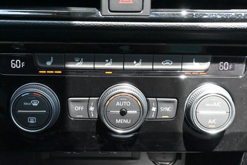 Used 2024 Volkswagen Taos SE w/ Panoramic Sunroof Package image 26