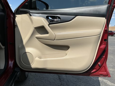 Used 2020 Nissan Rogue SV w/ Premium Package image 23