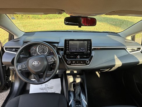 Used 2021 Toyota Corolla LE image 12