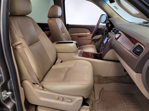 Used 2012 Chevrolet Suburban LTZ image 16