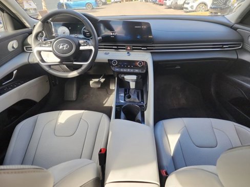 Used 2023 Hyundai Elantra Limited image 8