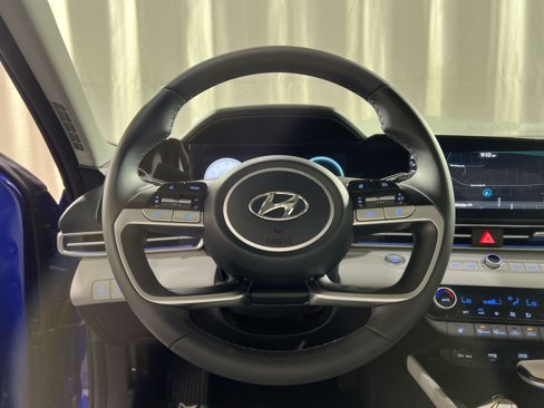 Used 2023 Hyundai Elantra Limited image 23