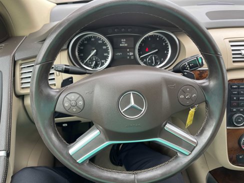 Used 2011 Mercedes-Benz R 350 4MATIC image 25
