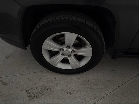 Used 2016 Jeep Compass Latitude image 13