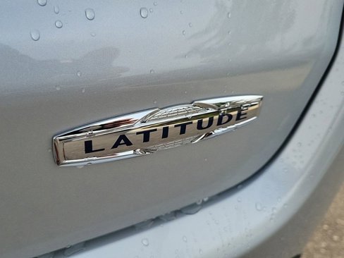 New 2025 Jeep Compass Latitude image 13