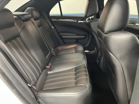 Used 2019 Chrysler 300 S image 30