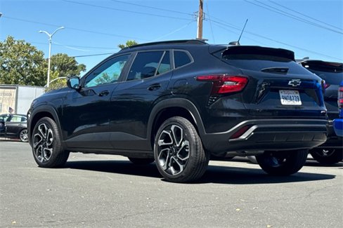 Used 2025 Chevrolet Trax RS w/ Driver Confidence Package image 6