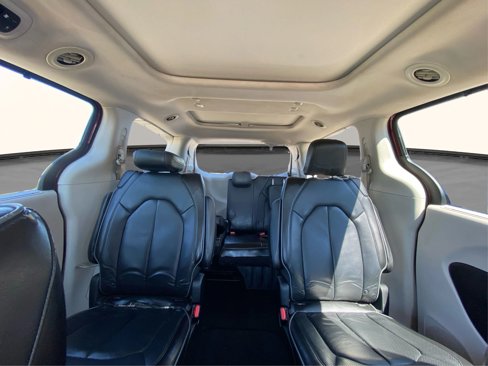 Used 2018 Chrysler Pacifica Limited image 15
