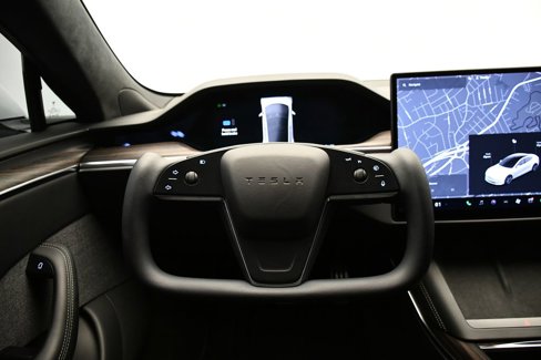 Used 2022 Tesla Model S image 22