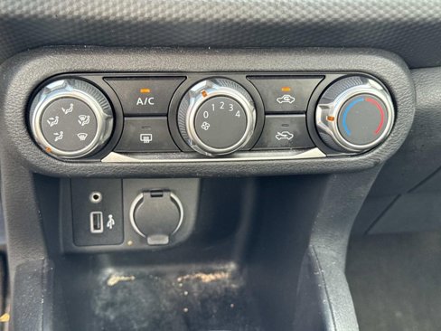 Used 2022 Nissan Kicks S image 19