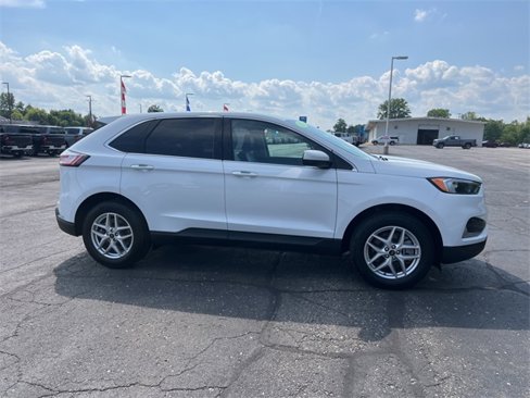 Used 2023 Ford Edge SEL image 3