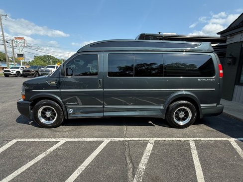 Used 2017 Chevrolet Express 2500 image 2