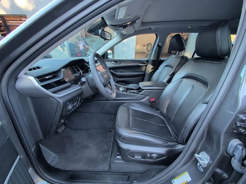 Used 2022 Jeep Grand Cherokee Limited 4xe image 11