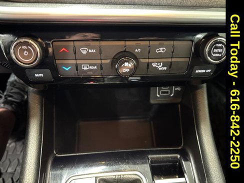 Used 2022 Jeep Compass Latitude w/ Sun and Sound Group image 13