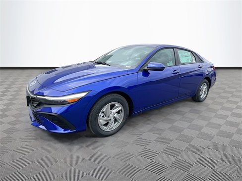 New 2025 Hyundai Elantra SE image 3