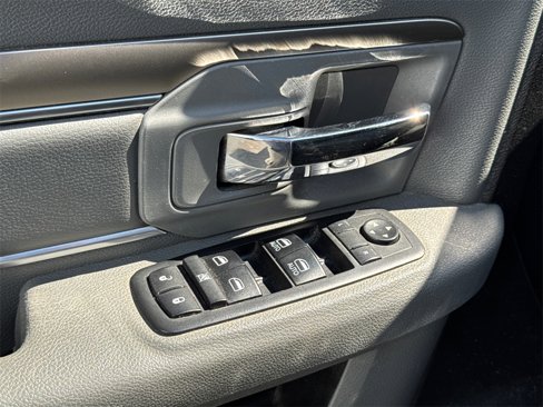 Used 2017 RAM 1500 Classic SLT image 8