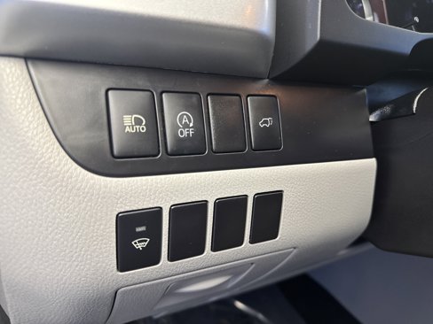 Used 2017 Toyota Highlander LE image 15