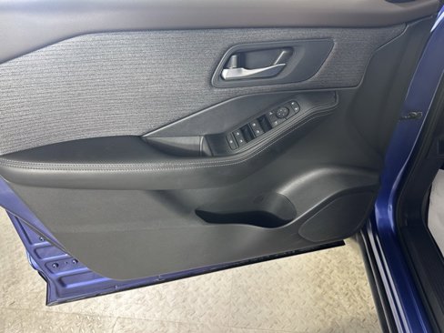 Used 2021 Nissan Rogue SV image 17