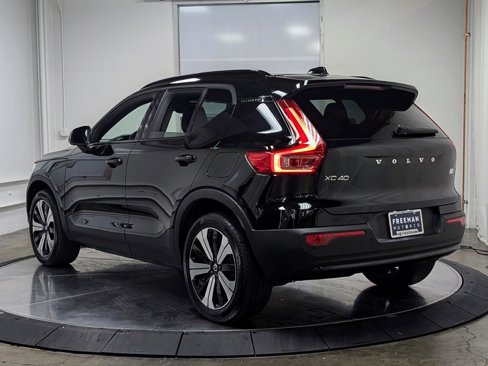 Used 2023 Volvo XC40 Recharge Core image 6