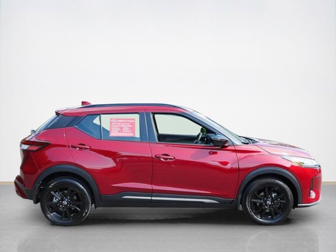 Used 2023 Nissan Kicks SR image 2