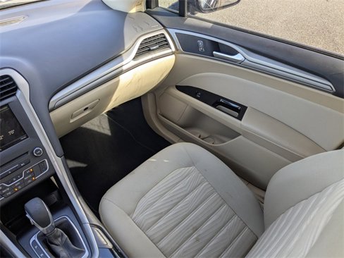 Used 2016 Ford Fusion SE image 16