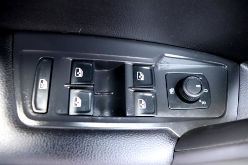 Used 2022 Volkswagen Tiguan S image 42