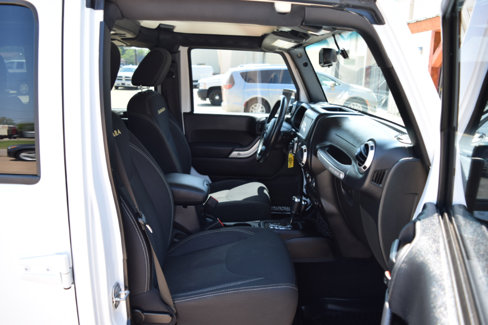 Used 2015 Jeep Wrangler Unlimited Sahara w/ Connectivity Group image 14