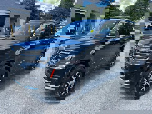 Used 2023 Jeep Grand Cherokee L Limited image 3