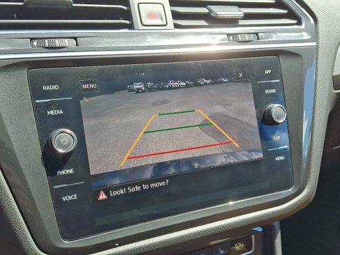 Used 2019 Volkswagen Tiguan SE w/ Panoramic Sunroof Package image 24