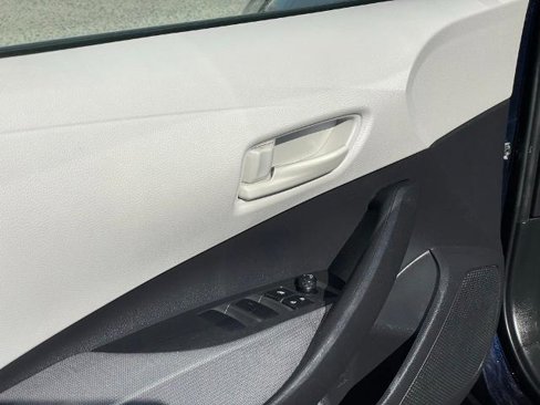 Used 2022 Toyota Corolla LE image 11