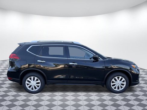 Used 2017 Nissan Rogue S w/ S Appearance Package image 2