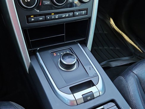 Used 2017 Land Rover Discovery Sport SE image 14