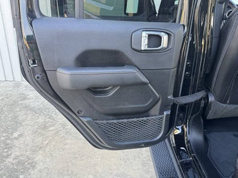 Used 2021 Jeep Wrangler Unlimited Sahara image 36