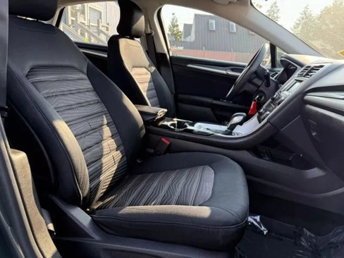 Used 2016 Ford Fusion SE image 9